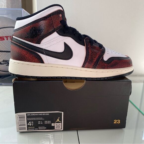🆕 Air Jordan 1 Mid SE GS 'Wear-Away' - Womens 6 - Picture 1 of 11